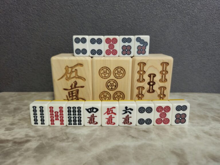 木製の麻雀牌